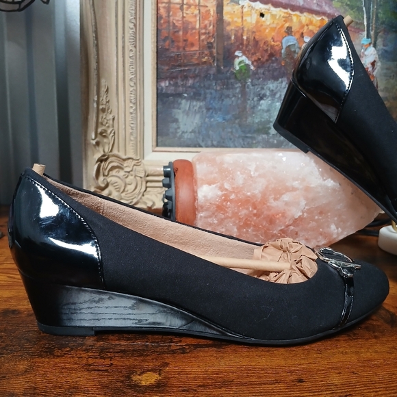 Life Stride Black Kitten Wedge 9.5 W Heels - Picture 6 of 11